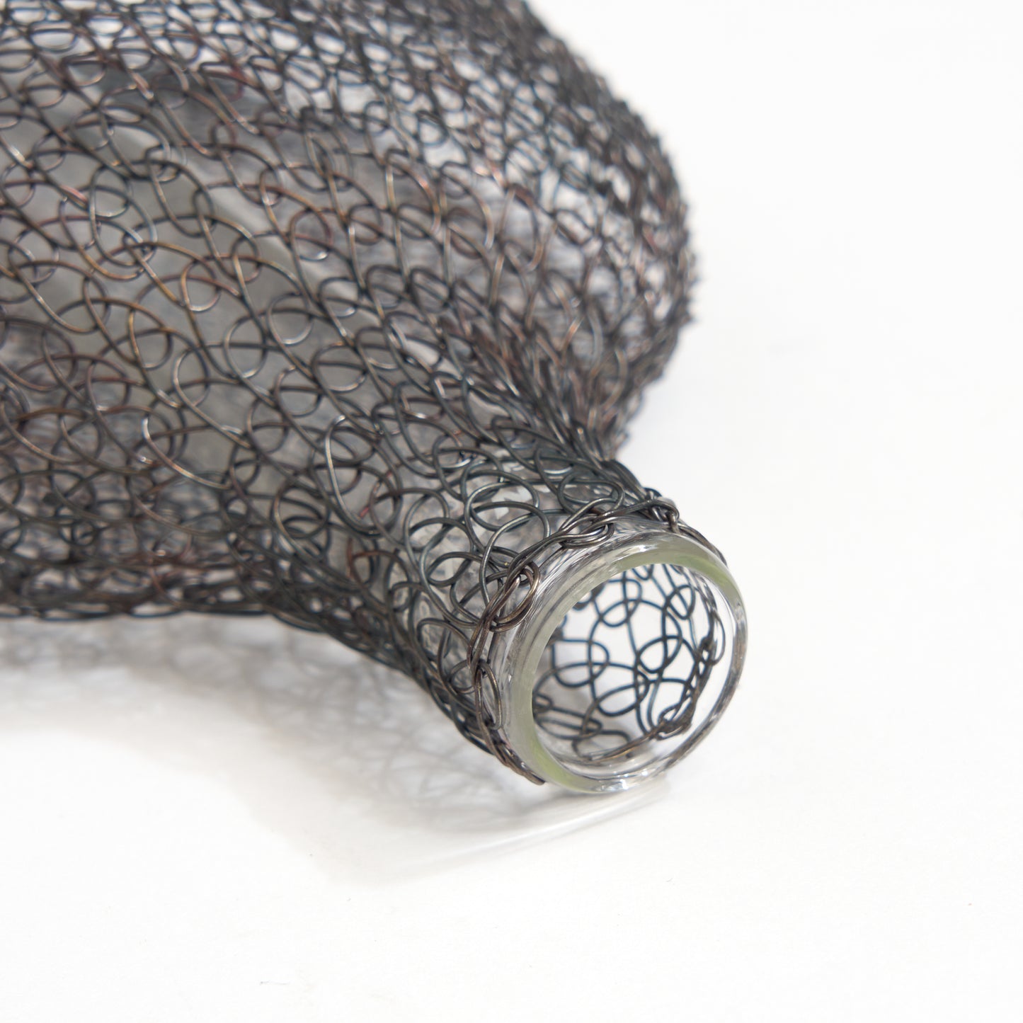 Rajutan wire wall vase